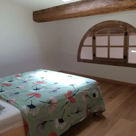 La Petite Maison Rouge Meze